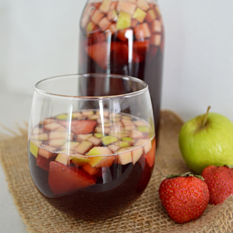 Clericot or fruity wine spritzer